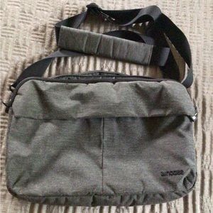 Incase laptop shoulder bag